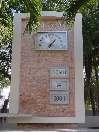 art deco calendar clock (1 of 28)